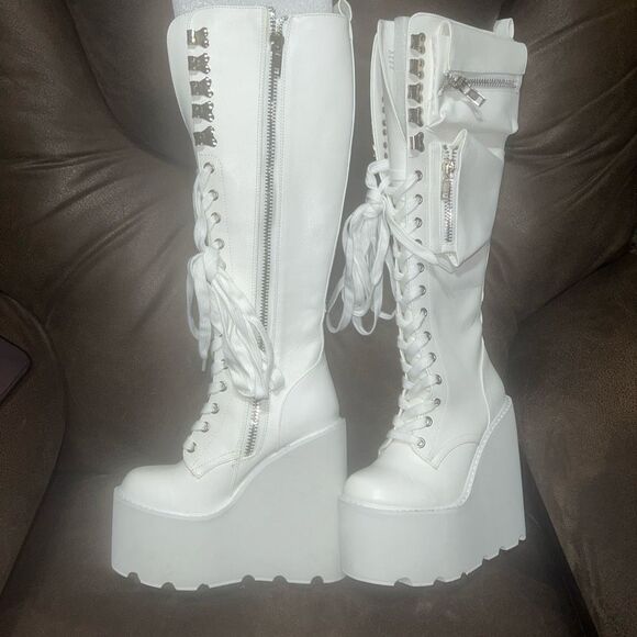 Dolls Kill Shoes - Size 6 White Platform Obsidian Boots Dolls Kill Pockets
